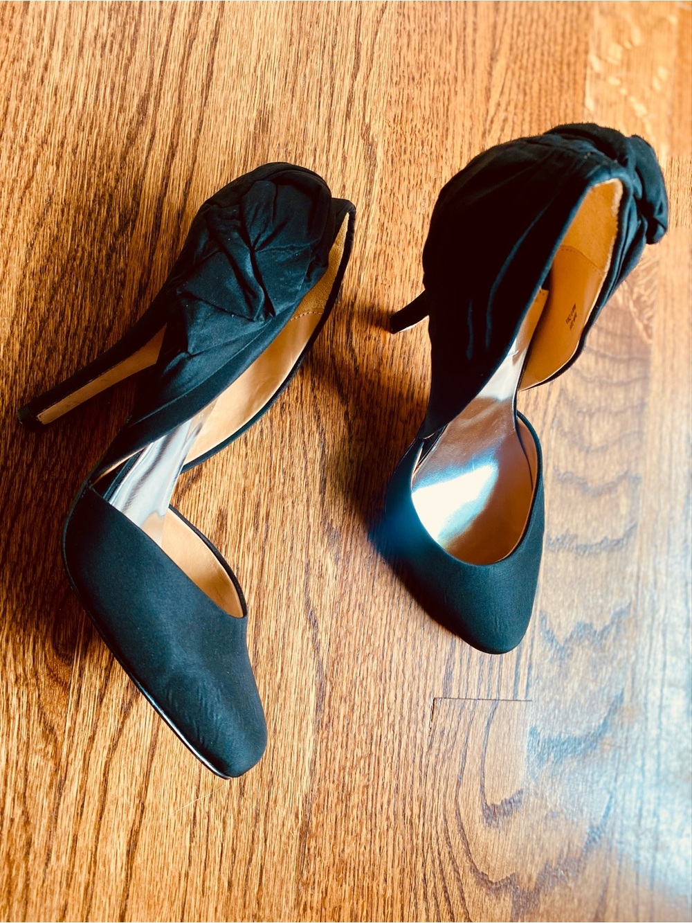 Badgley Mischka Black Satin Bow Heels Size 7
